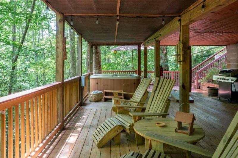 Mountain Spirit Cabin - Fireplace And Hot Tub Villa Blue Ridge Ruang foto