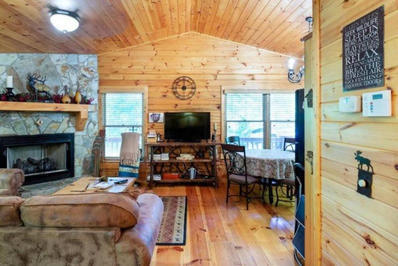 Mountain Spirit Cabin - Fireplace And Hot Tub Villa Blue Ridge Bagian luar foto