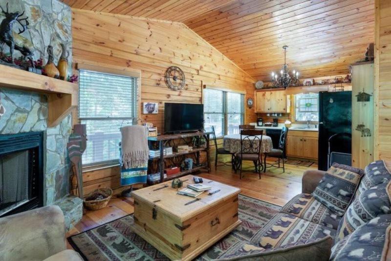 Mountain Spirit Cabin - Fireplace And Hot Tub Villa Blue Ridge Bagian luar foto