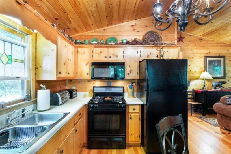 Mountain Spirit Cabin - Fireplace And Hot Tub Villa Blue Ridge Bagian luar foto