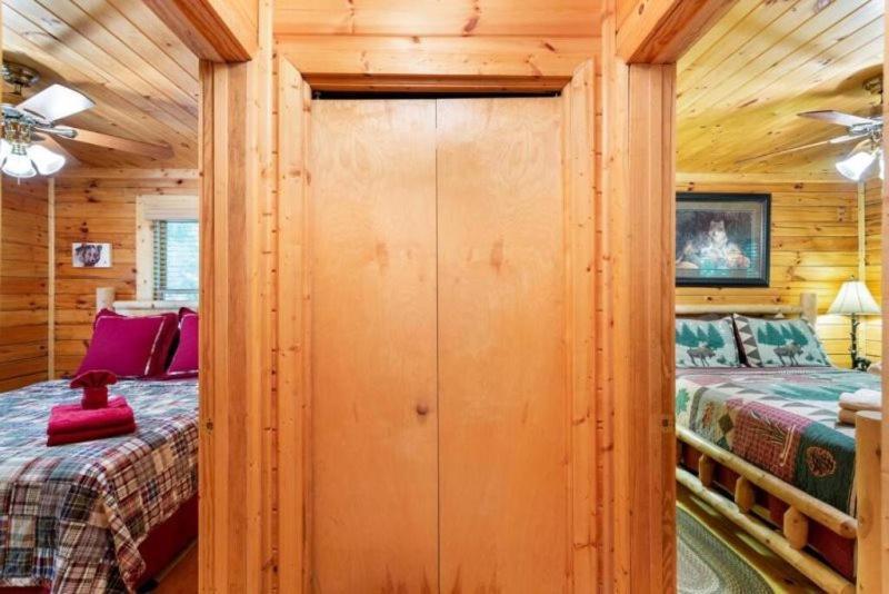 Mountain Spirit Cabin - Fireplace And Hot Tub Villa Blue Ridge Bagian luar foto