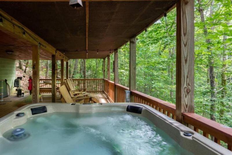 Mountain Spirit Cabin - Fireplace And Hot Tub Villa Blue Ridge Bagian luar foto