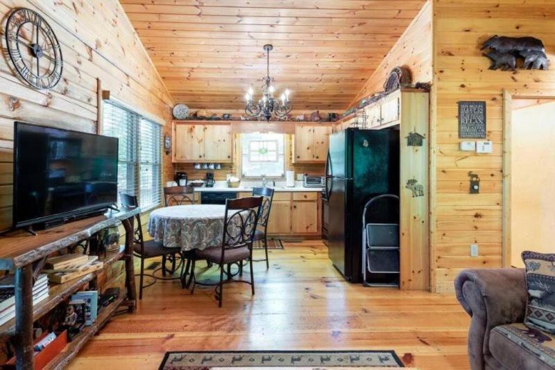 Mountain Spirit Cabin - Fireplace And Hot Tub Villa Blue Ridge Bagian luar foto