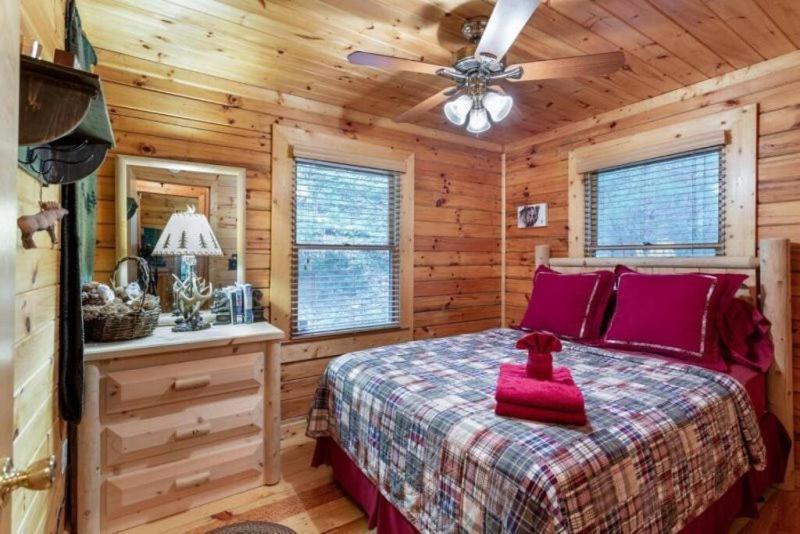 Mountain Spirit Cabin - Fireplace And Hot Tub Villa Blue Ridge Bagian luar foto