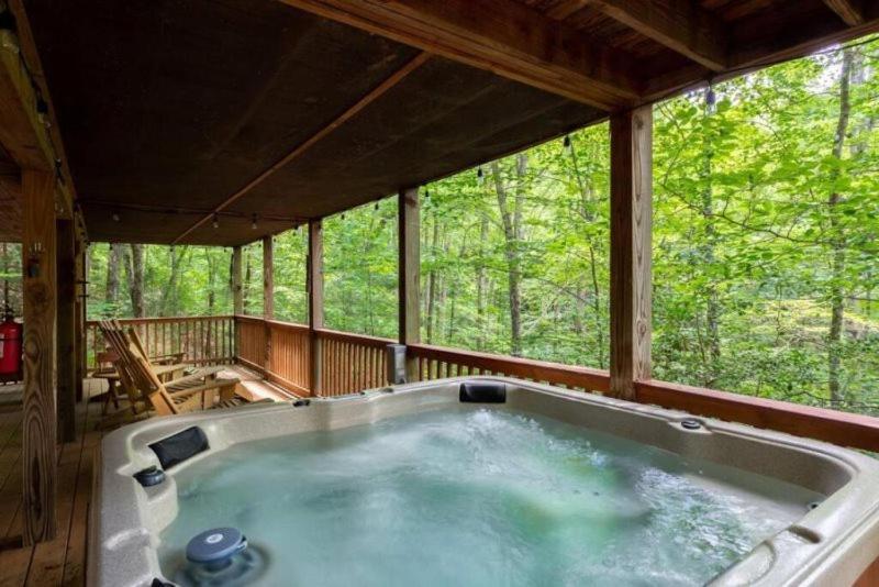Mountain Spirit Cabin - Fireplace And Hot Tub Villa Blue Ridge Bagian luar foto