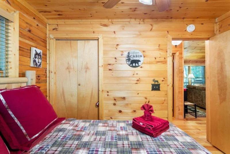 Mountain Spirit Cabin - Fireplace And Hot Tub Villa Blue Ridge Bagian luar foto