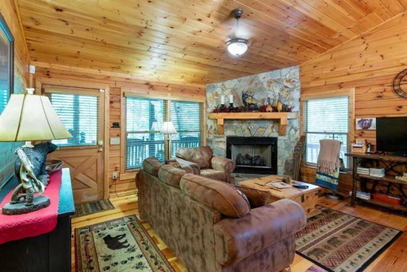Mountain Spirit Cabin - Fireplace And Hot Tub Villa Blue Ridge Bagian luar foto