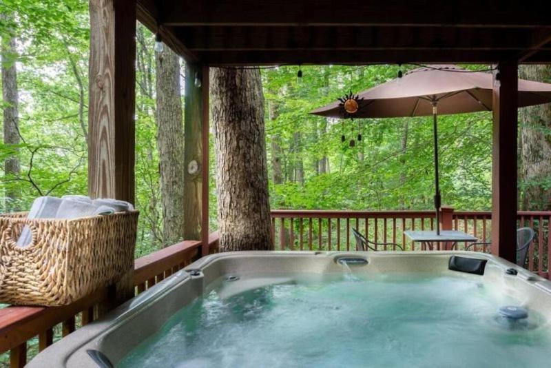 Mountain Spirit Cabin - Fireplace And Hot Tub Villa Blue Ridge Bagian luar foto
